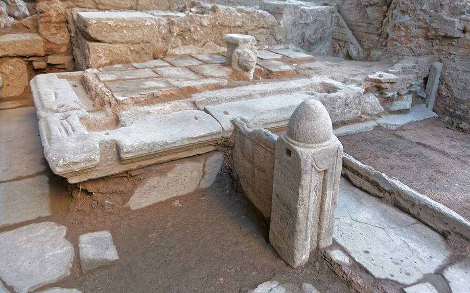 Ενα σπάνιο κρηναίο οικοδόμημα στα ευρήματα του μετρό