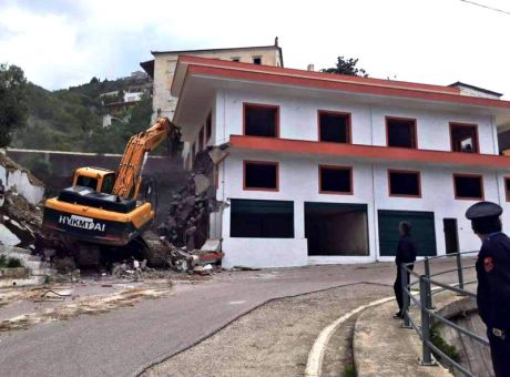 “Αυτό που συμβαίνει στην Χιμάρα είναι σχέδιο εθνοκάθαρσης ή επένδυσης;”