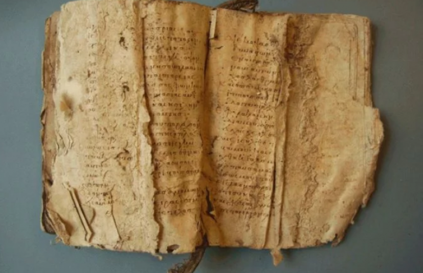 Δείτε πως συντηρείται ένα χειρόγραφο ψαλτήρι του 14ου αι.
