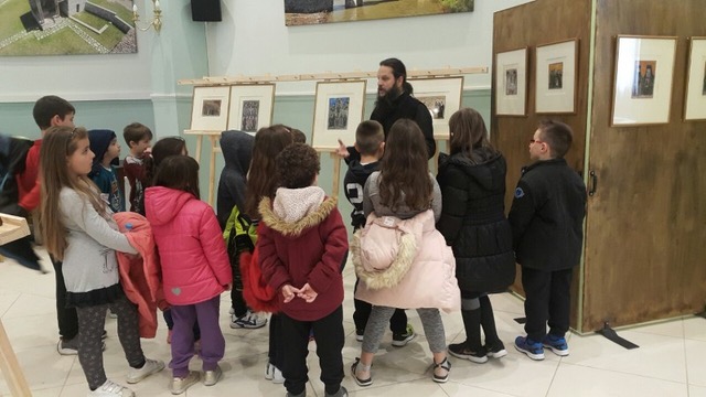 Μεγάλο το μαθητικό ενδιαφέρον στην Έκθεση Ζωγραφικής: «Από την Πόλη στον Άθω»
