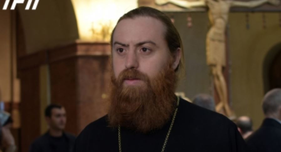 სამების ტაძრის არქიმანდრიტი – საკურთხეველს ერთი ადამიანი ხატავს და ერთი ეხმარება, მთლიანი ტაძრის მოხატვაში კი შესაძლოა, სხვადასხვა ჯგუფი ჩაერთოს, რომ ჩქარ ტემპში დასრულდეს