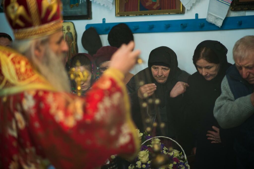 În imagini: Satele vizitate de Mitropolitul Teofan în Duminica Sfintei Cruci