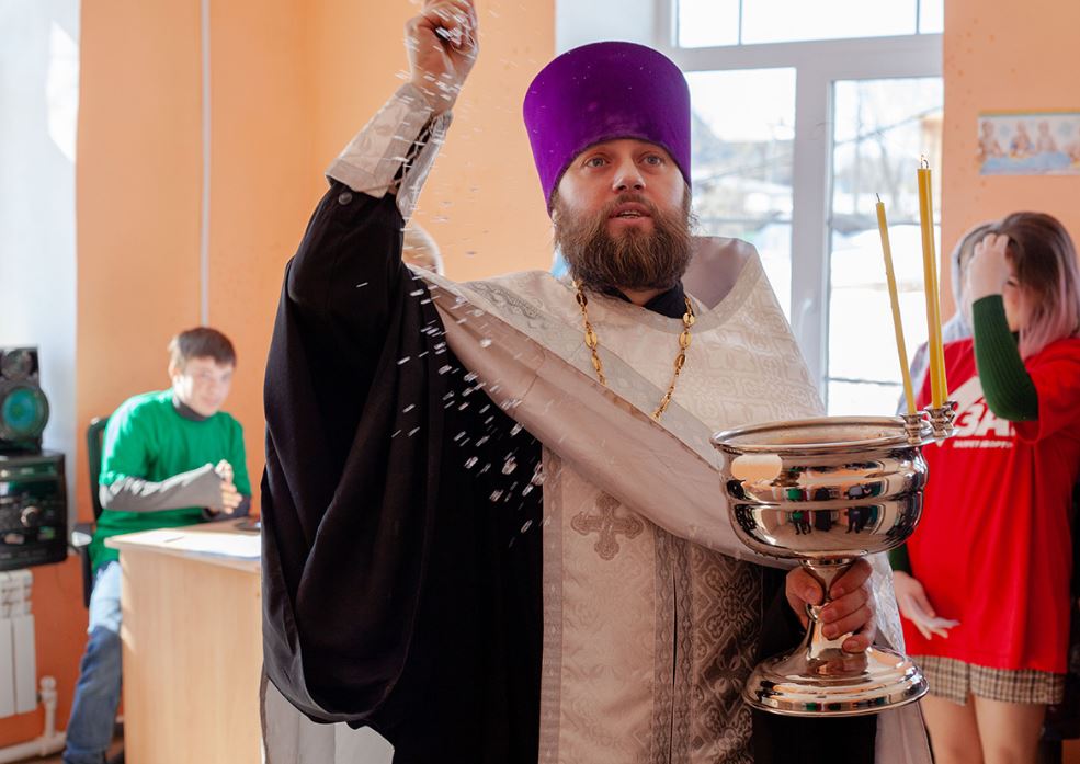 Η Ρωσική Εκκλησία κοντά στην ανύπαντρη μητέρα