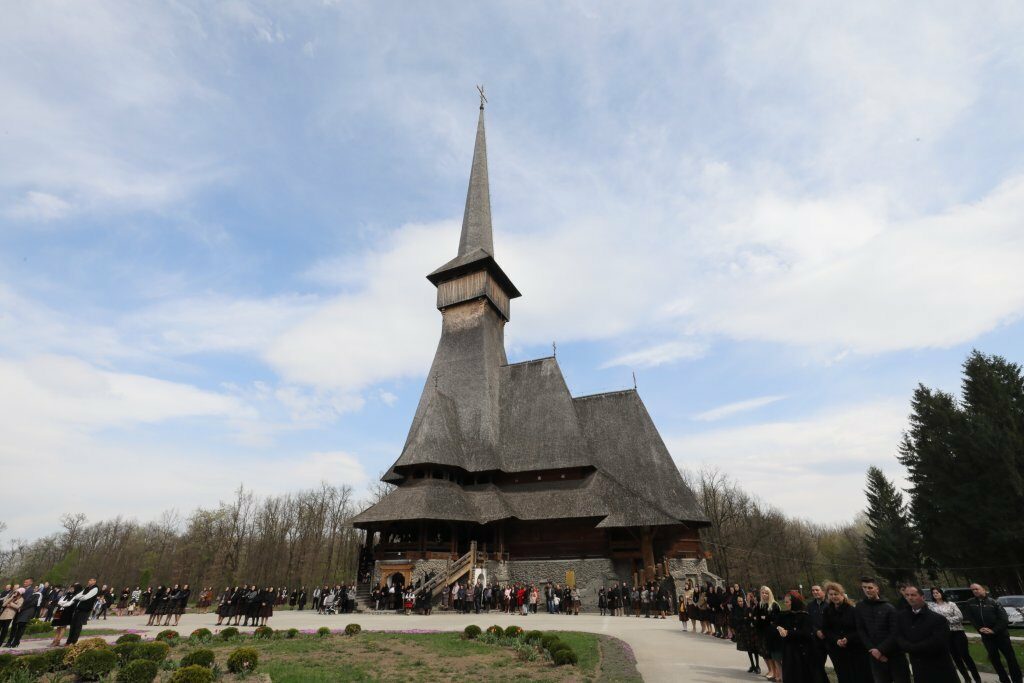 In pictures: Divine Liturgy celebrated at tallest wooden church in Europe