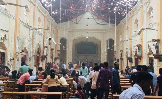 Δεκάδες νεκροί από επιθέσεις σε Εκκλησίες Χριστιανών στη Σρι Λάνκα