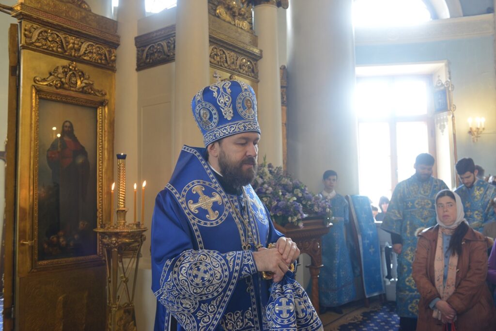 Митрополит Иларион: Через жизнь Церкви мы приобщаемся к тайне спасения, которая была открыта Пресвятой Богородице