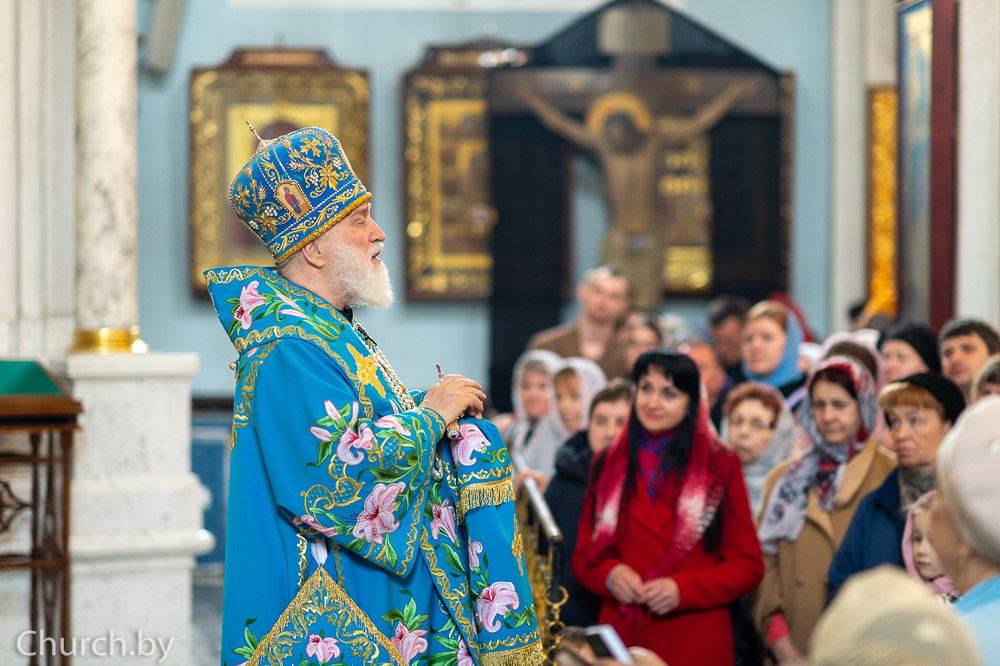 В праздник Благовещения Пресвятой Богородицы Патриарший Экзарх совершил Литургию в Свято-Духовом кафедральном соборе города Минска