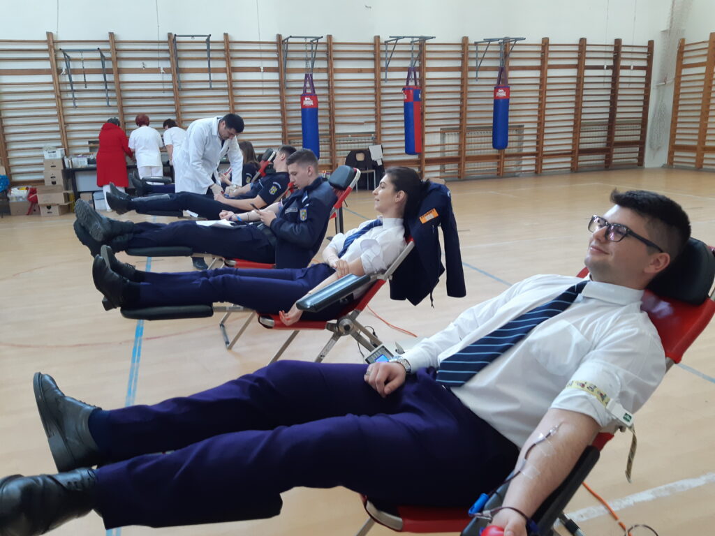 Aproximativ 100 de studenţi ai Academiei de Poliţie au donat sânge