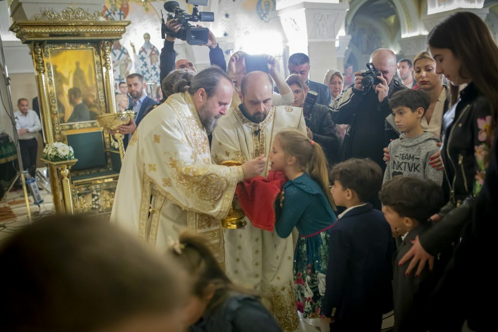 Поноћна Васкршња Литургија у храму Светог Саве