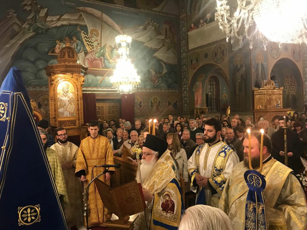 Relic of the True Cross conveyed to Metropolis of Dimitriados (Volos)