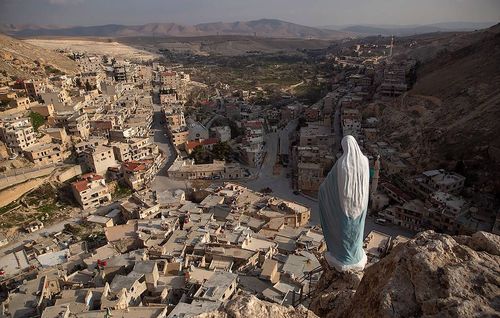 Στη Μααλούλα, πιστοί από την Συρία και τη Ρωσία