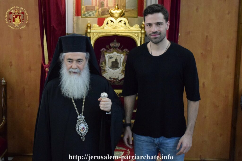 Γνωστός τραγουδιστής επισκέφτηκε τον Πατριάρχη Ιεροσολύμων