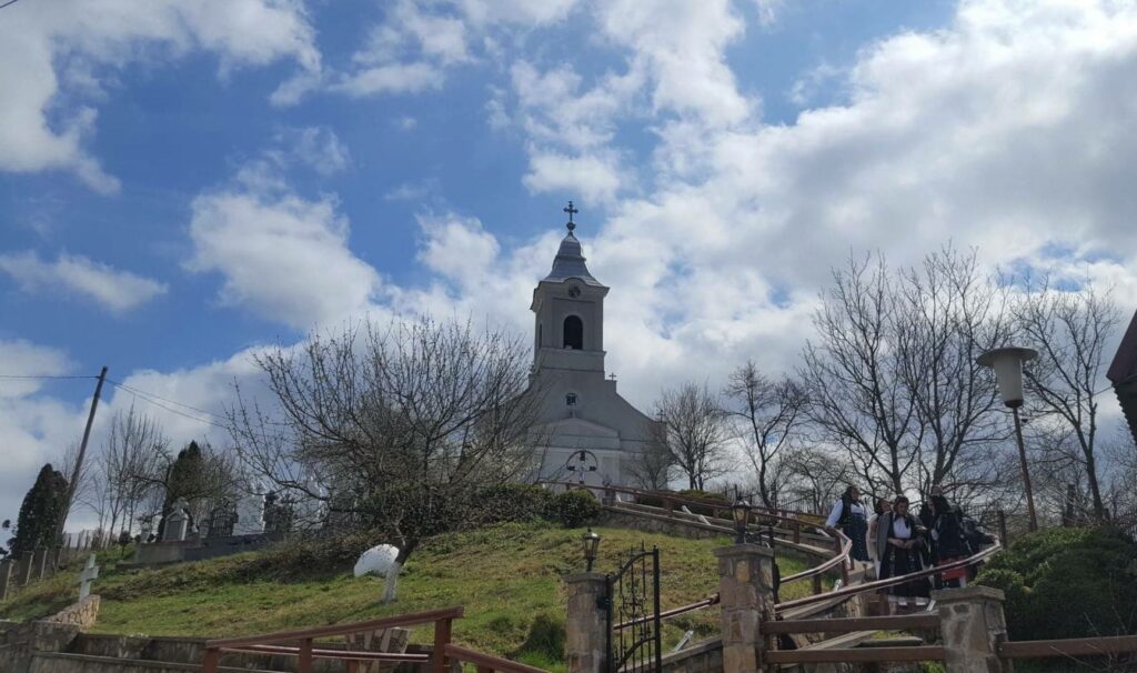 Mitropolitul Andrei a slujit în biserica din Negreni care păstrează un dar de la Sf. Andrei Şaguna