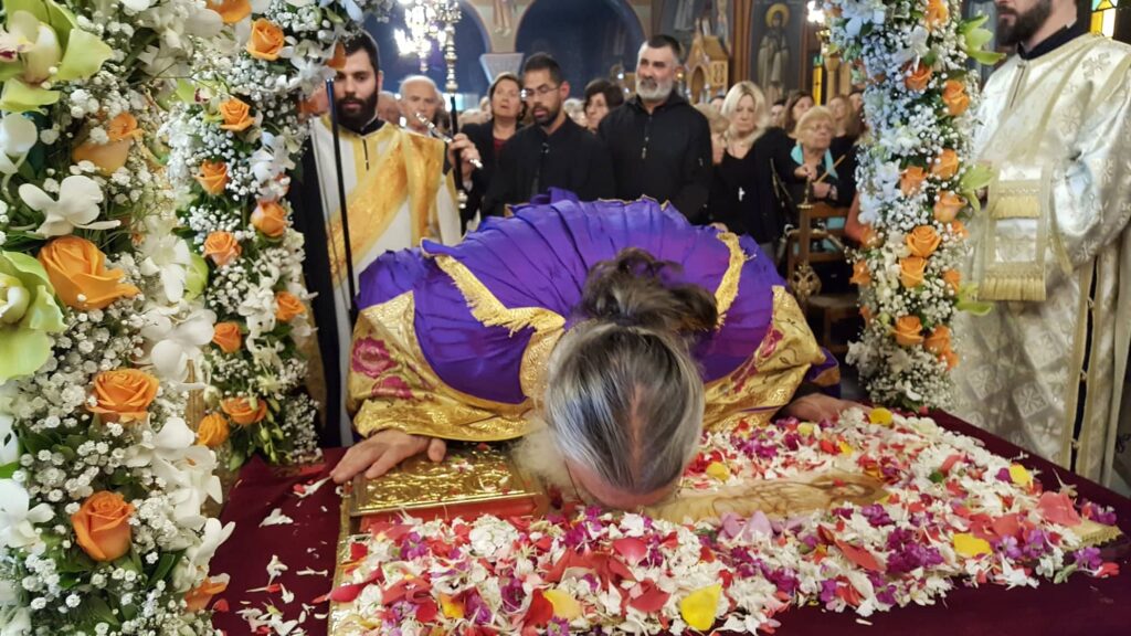 Ο νέος Μητροπολίτης Περιστερίου στην Αποκαθήλωση (φώτο)