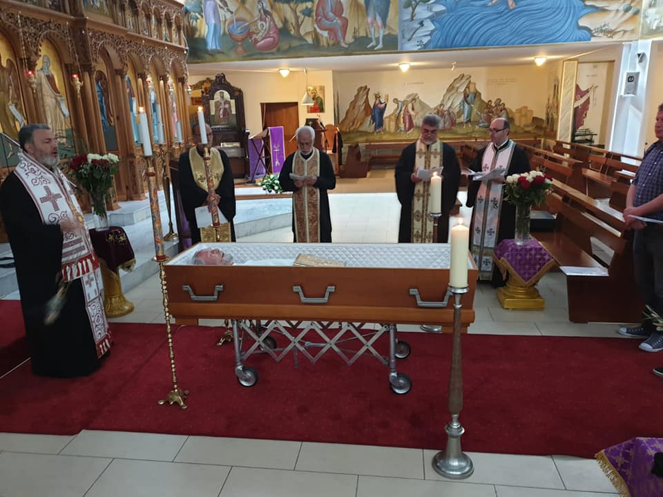 “أنا هو القيامة والحقّ والحياة من آمن بي وإن مات فسيحيا”