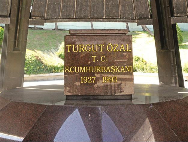 Στον τάφο του Τουργκούτ Οζάλ ο Οικ. Πατριάρχης