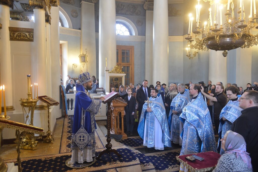 Митрополит Иларион совершил «миссионерскую Литургию» в храме в честь иконы Божией Матери «Всех скорбящих Радость» на Большой Ордынке