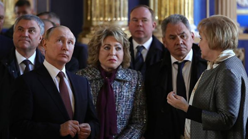 Владимир Путин посетил церковь в Екатерининском дворце в Пушкине