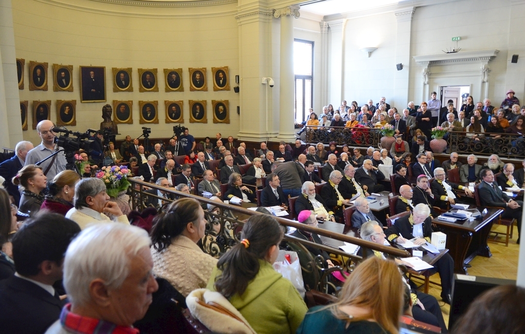 Academia Română marchează în mod festiv împlinirea a 153 de ani de la înfiinţare