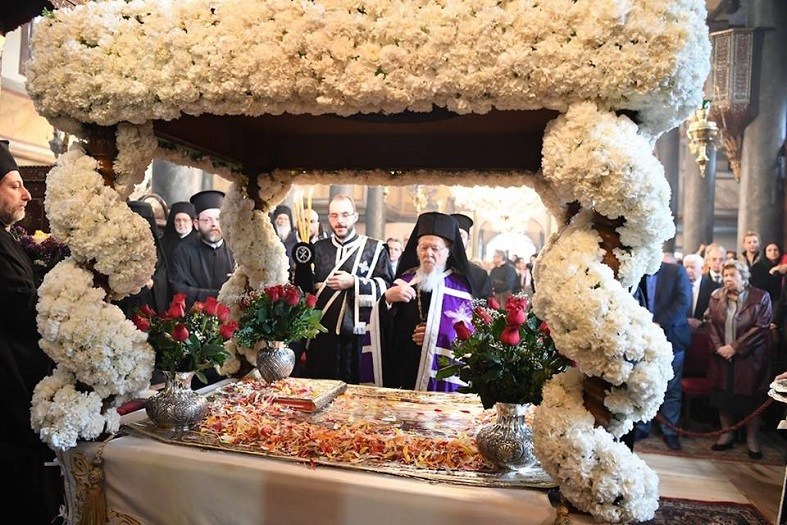 Photos: The Apokathelosis at the Phanar