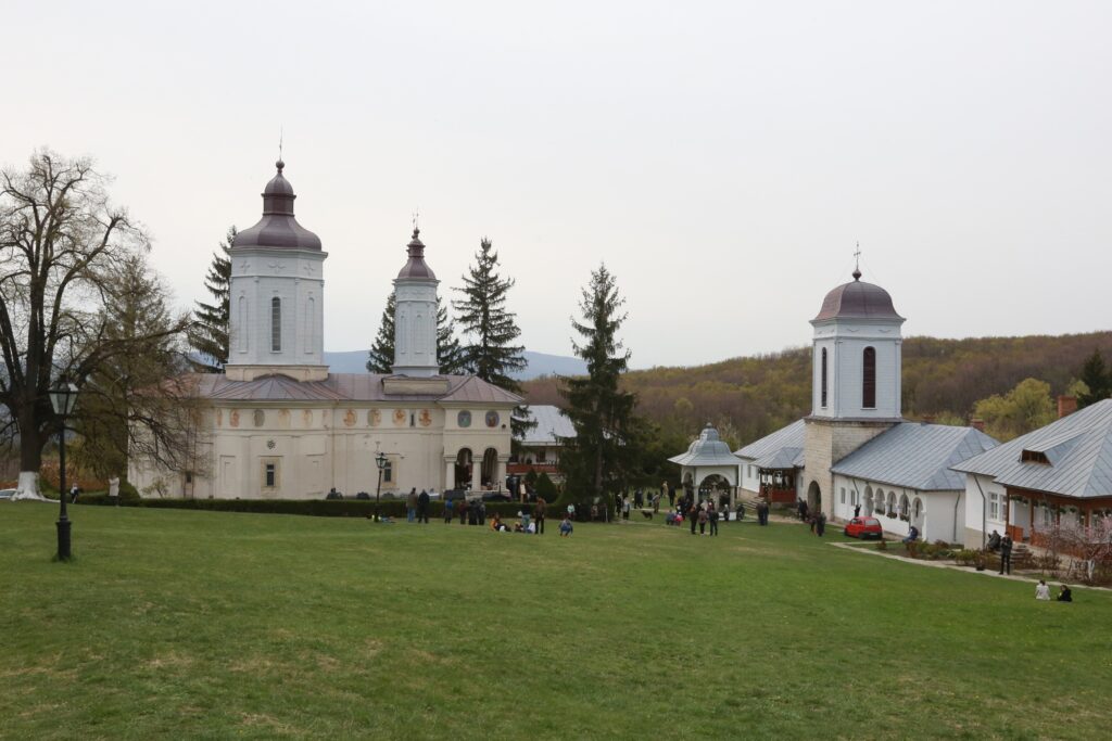 Indiferent de provocările epocii contemporane, nu trebuie să ne rușinăm de numele lui Hristos – Arhiepiscopul Ciprian