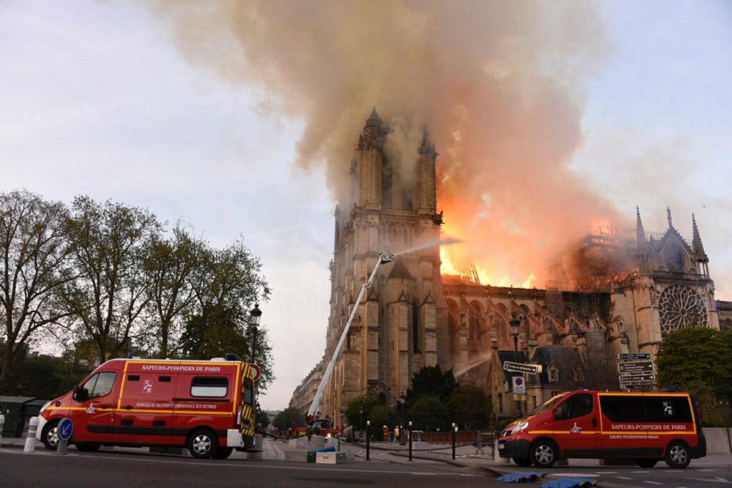 Incendiu la Notre-Dame. Mitropolitul Iosif își exprimă solidaritatea cu poporul francez și Biserica romano-catolică