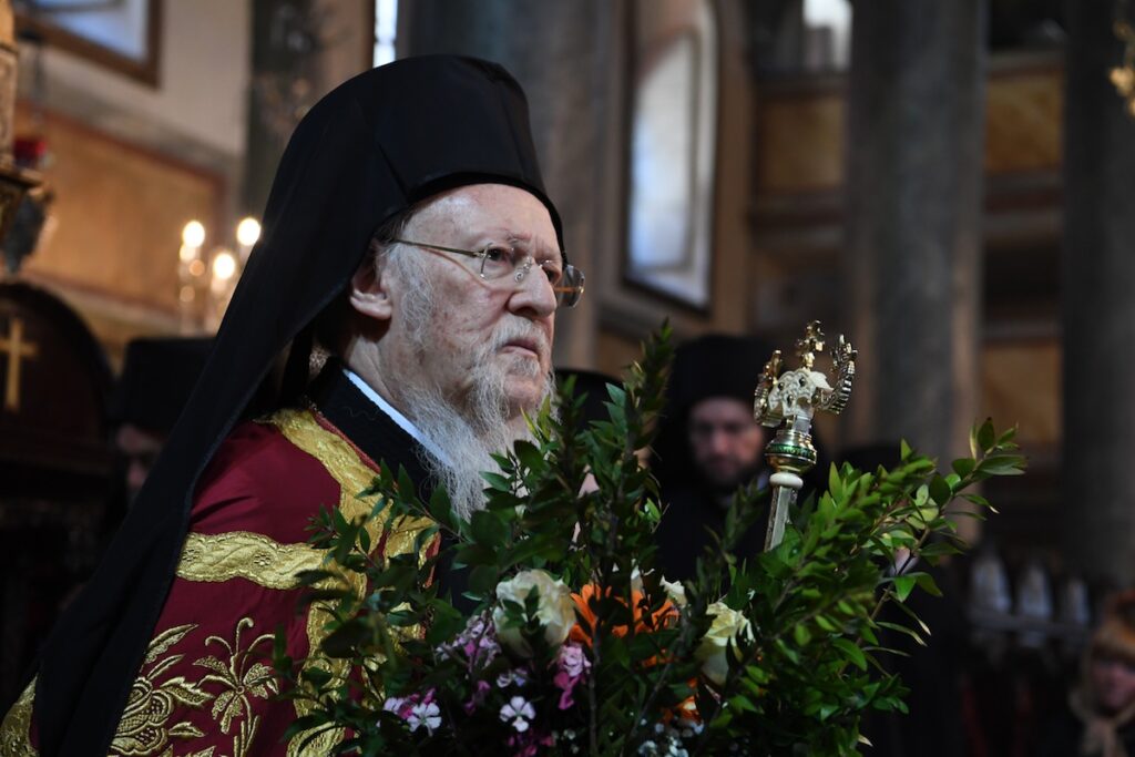 Πλήθος πιστών έλαβε τα βάγια από τα χέρια του Οικ. Πατριάρχη