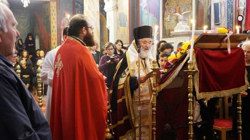 Τρία “παπαδάκια” “έκλεψαν” την παράσταση στην Κάλυμνο