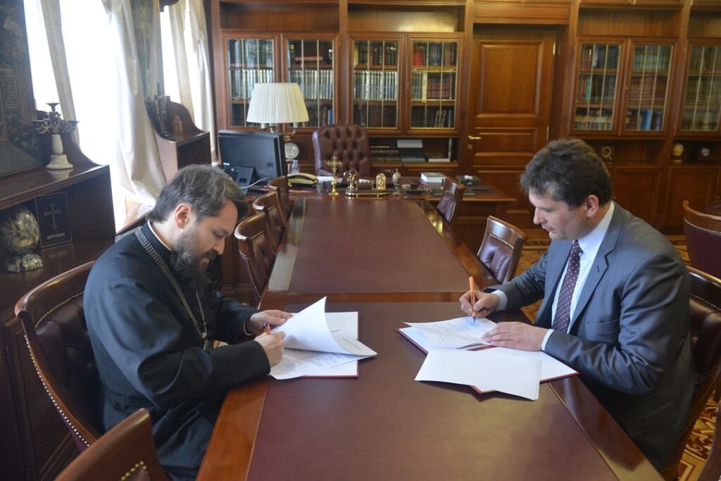 Подписано соглашение о сотрудничестве между Общецерковной аспирантурой и докторантурой и Севастопольским государственным университетом