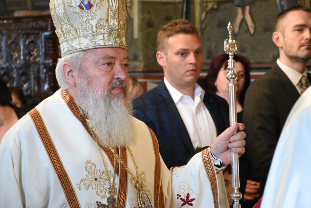 Mitropolitul Andrei a oficiat Sfânta Liturghie în limbile română și romani pentru comunitatea din Turda-Fabrici