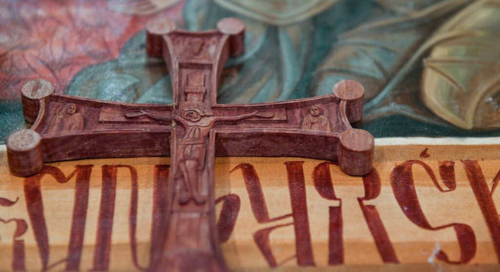 Fii #maitarecamoartea și nu te rușina să faci semnul Sfintei Cruci!