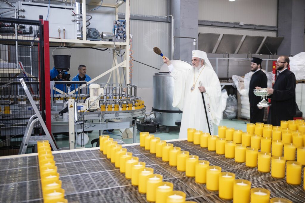 A început pregătirea Marelui Mir: Patriarhul României a sfinţit Mirostirionul