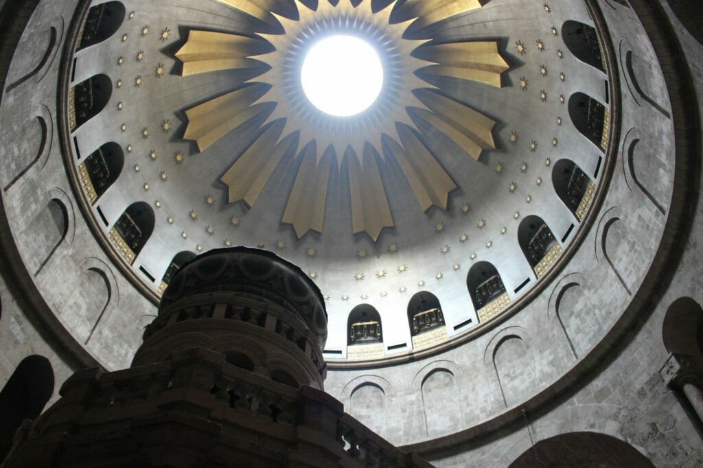 Patriarch of Romania prepares chrism for use during Holy Week