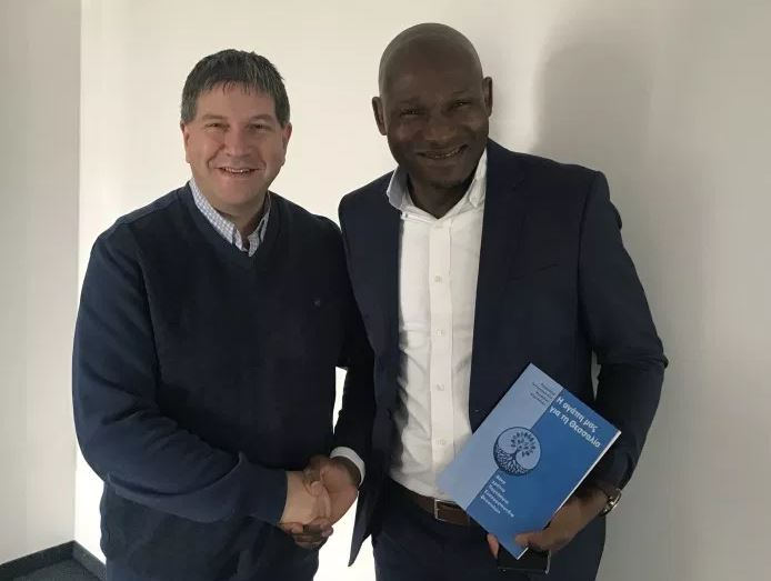 Ένας Θεσσαλός δάσκαλος μεταλαμπαδεύει στην Αφρική