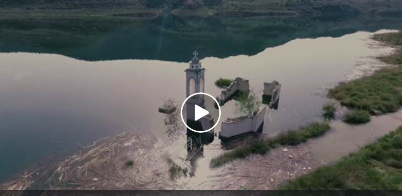 Το νερό κάλυψε το εκκλησάκι στον Κούρη