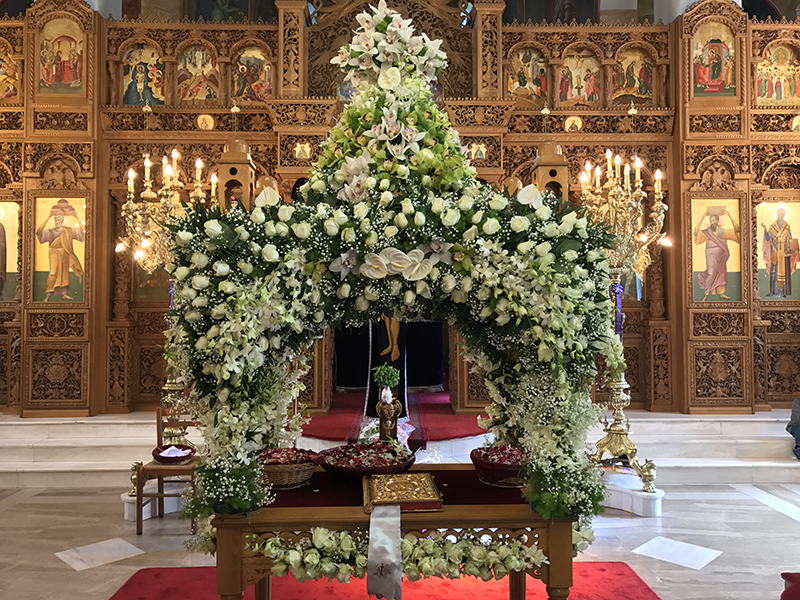 Η ελληνική φύση στολίζει τον Επιτάφιο