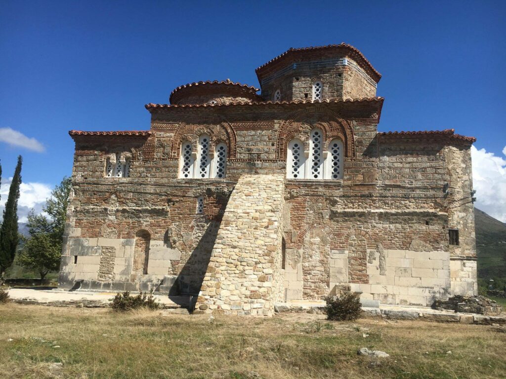 Manastiri i Shën Kollit, histori dhe arkitekturë e veçantë (FOTO)