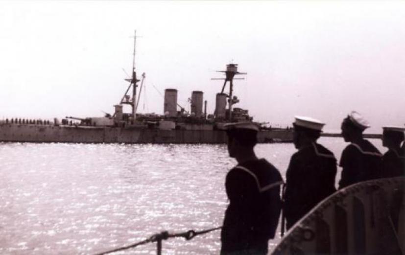 Συγκλονιστικό βίντεο: Το εμβληματικό θωρακισμένο καταδρομικό Αβέρωφ εισέρχεται στη Σμύρνη