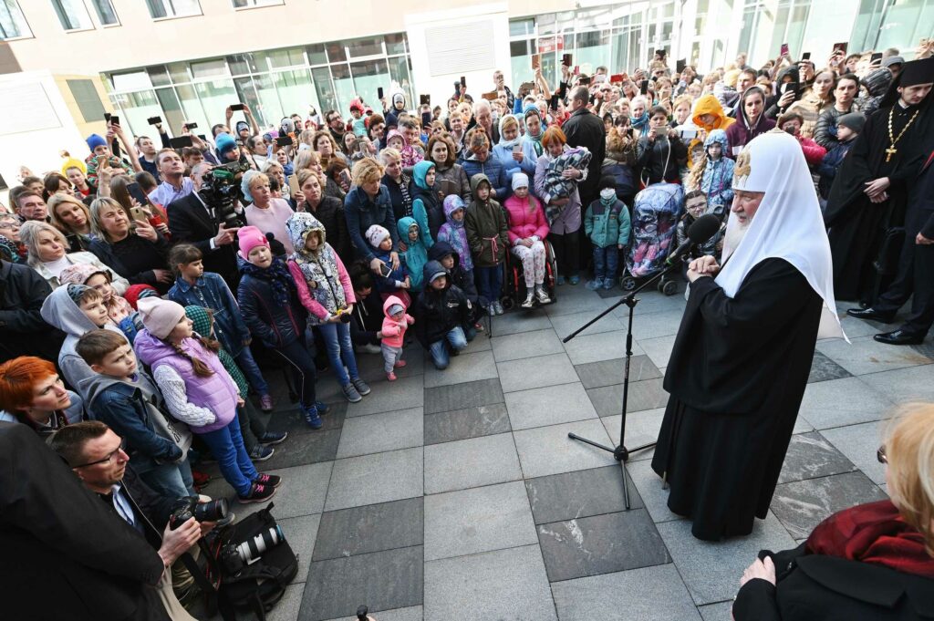 В праздник Пасхи Святейший Патриарх Кирилл посетил Морозовскую детскую больницу в Москве