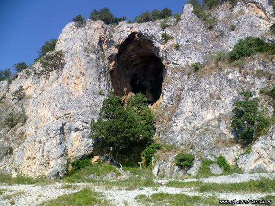 Οδοιπορικό στα ασκηταριά και τις βραχογραφίες της Μεγάλης Πρέσπας