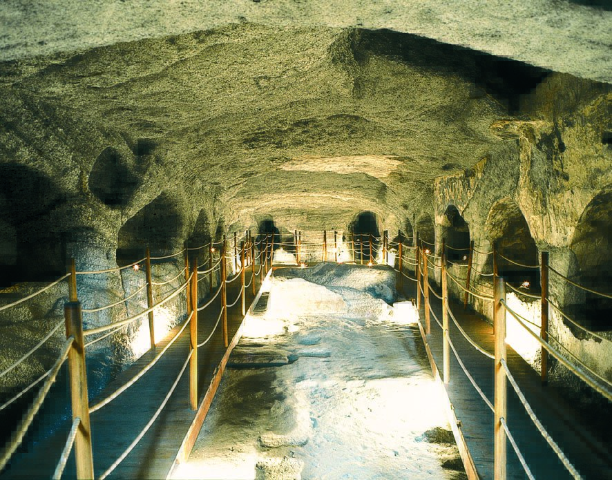 Μοναδικό παλαιοχριστιανικό μνημείο οι Κατακόμβες της Μήλου