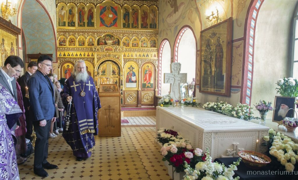 В третью годовщину со дня преставления архимандрита Петра (Афанасьева) в Троицком Александро-Невском монастыре в Акатове совершено заупокойное богослужение