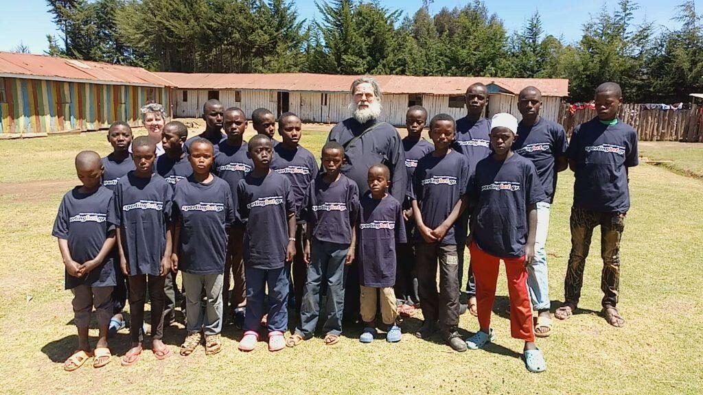 Χτίζοντας κοιτώνα για 180 ορφανά στην Αφρική