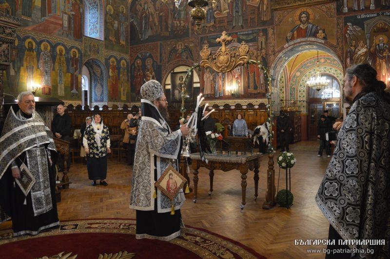 На Велики вторник бе отслужена Архиерейска преждеосвящена литургия