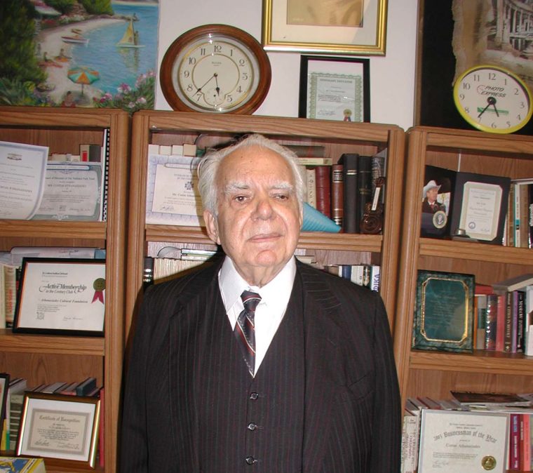 Απεβίωσε ο ομογενής βετεράνος δημοσιογράφος Κώστας Αθανασιάδης