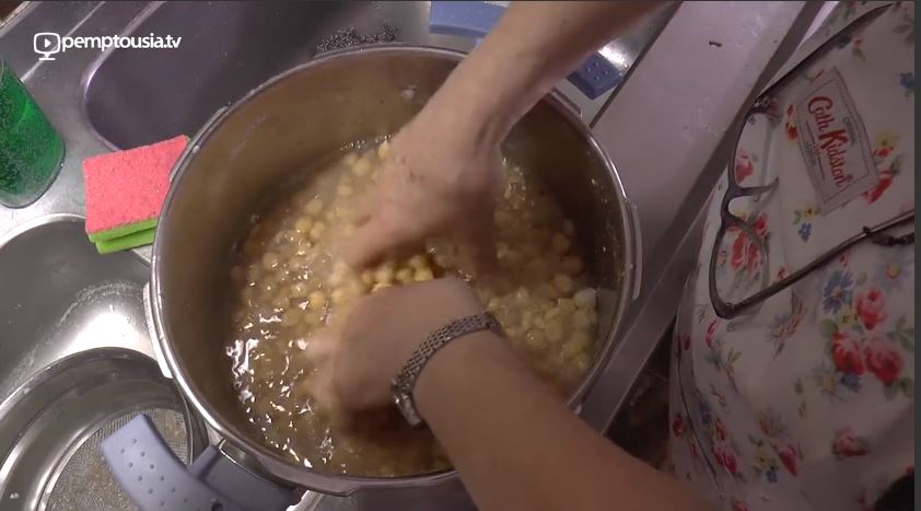 Ρεβύθια με μελιτζάνες στο φούρνο από την Καίτη Μαντζαρίδου