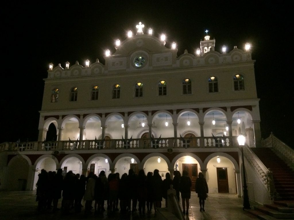 Χαρούμενες Αγωνίστριες: Ένα ταξίδι στην αγκαλιά της Παναγίας μας