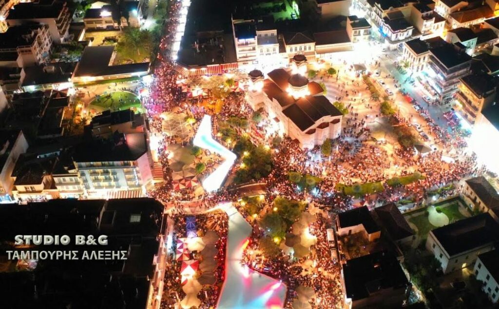 ΑΡΓΟΣ – Συνάντηση Επιταφίων σε μία λαοθάλασσα (φώτο)