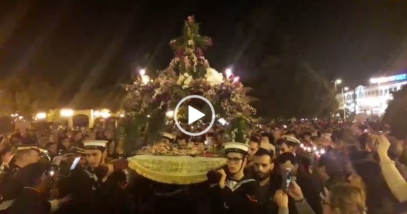 ΒΙΝΤΕΟ – Η περιφορά του Επιταφίου στην πλατεία της Αγίας Παρασκευής