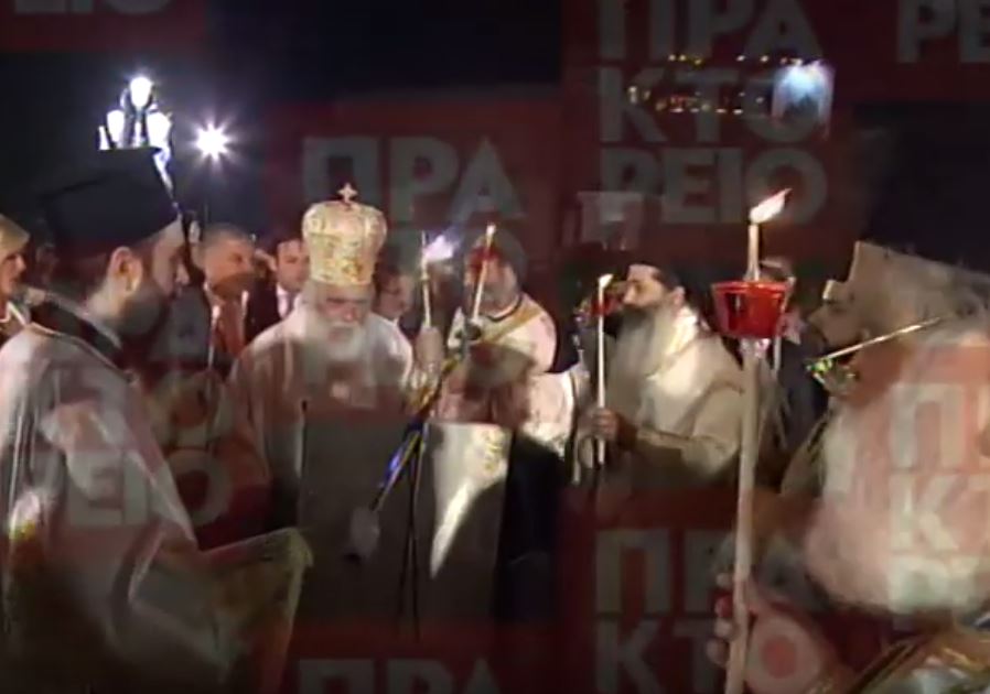 Μητρόπολη Αθηνών: Η στιγμή του “Χριστός Ανέστη”